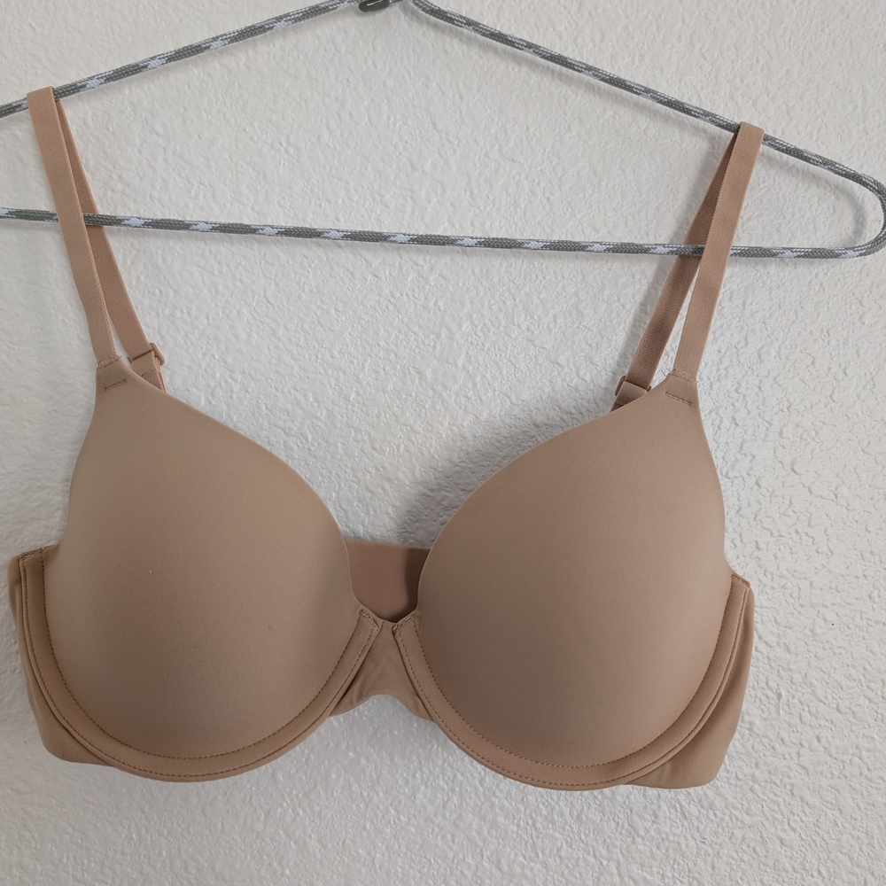 SKIMS Smooth Nude Contour Bra in Beige